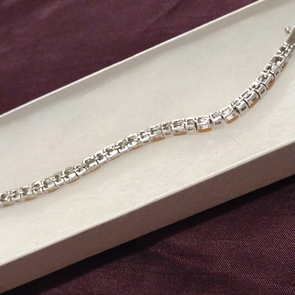 Lovely 7" bracelet - silver with gold tone finish & clear glass stones - Picture 5 of 5